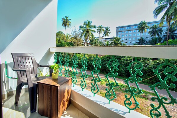 Habitación Deluxe, balcón | Vista al jardín