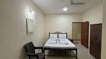 Deluxe Double Room | Soundproofing, iron/ironing board, free WiFi