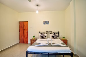 Deluxe Oda, Balkon | Kaliteli yatak takımı, ayrı ayrı döşenmiş, ses yalıtımı, ütü/ütü masası 