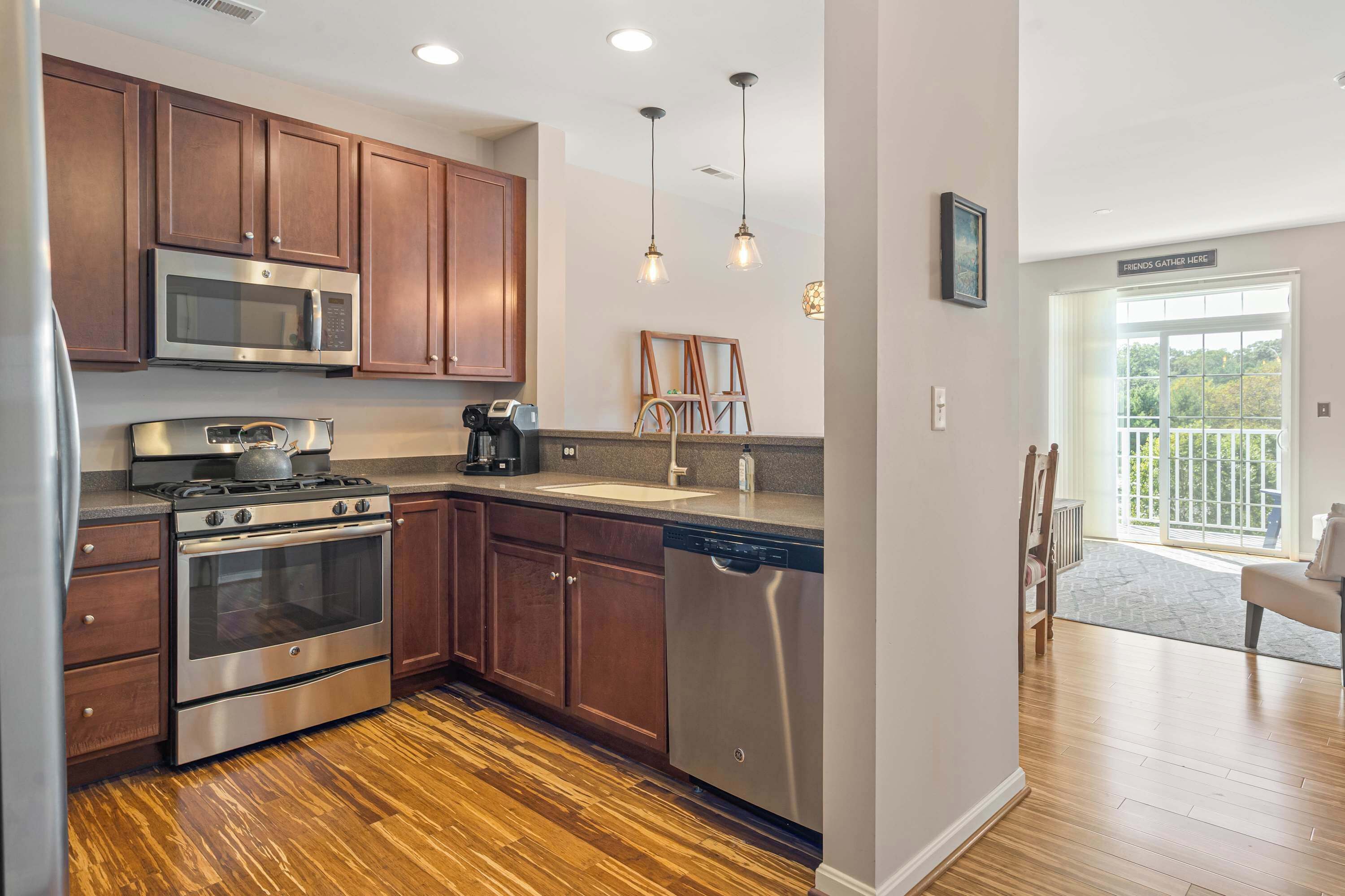 Fridge, oven, stovetop, dishwasher