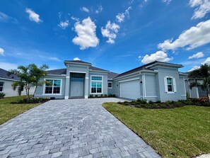 Exterior - Serene 3-bedroom/3 Bathroom house with  hot tub/pool in charming Venice (Venice)