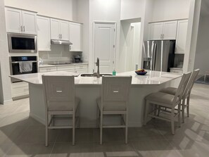 Micro-ondas, fogão, cooktop, lava-louças