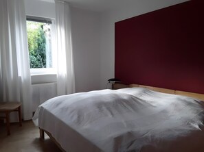 WiFi, bed sheets
