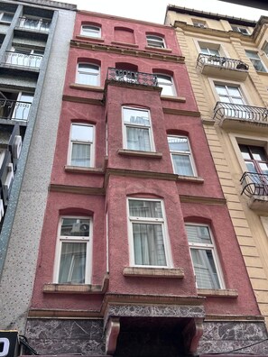 المنشأة من الخارج