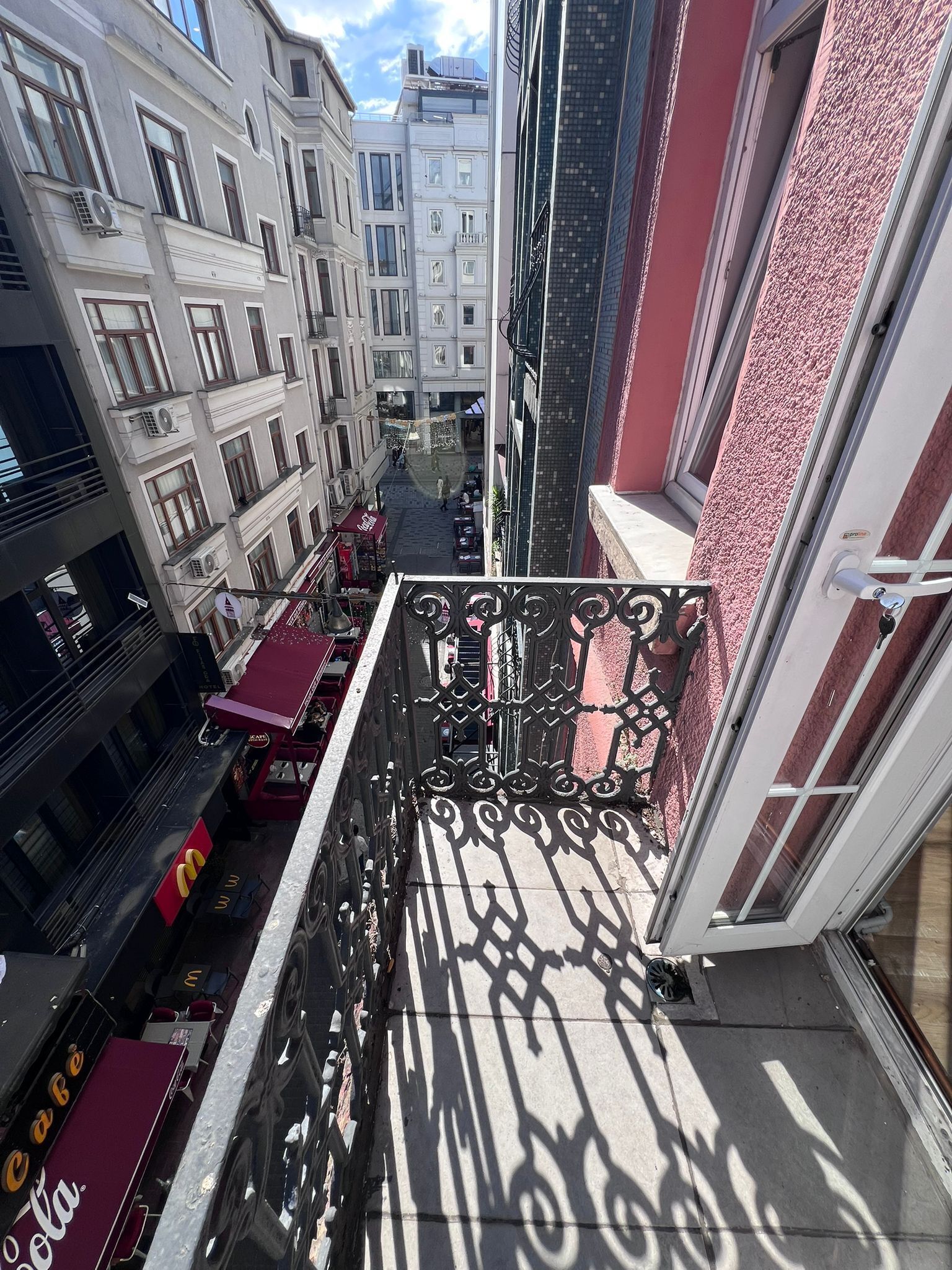 Deluxe Triple Room | Desk, free WiFi