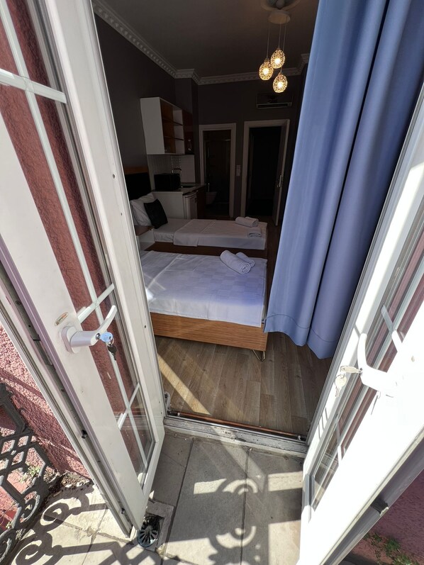Habitación triple Deluxe | Escritorio y wifi gratis 