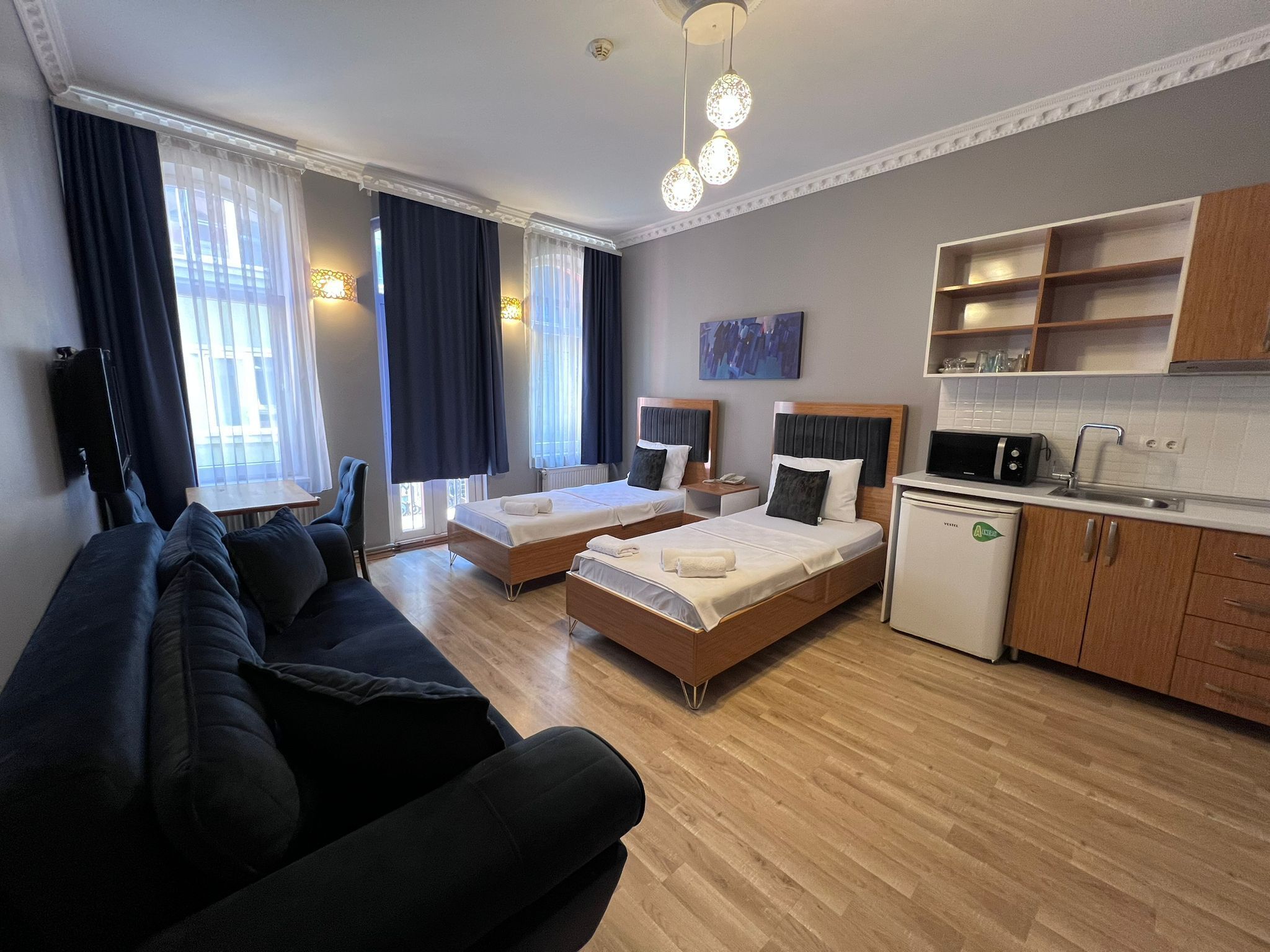 Kolmen hengen deluxe-huone | Työpöytä, ilmainen Wi-Fi