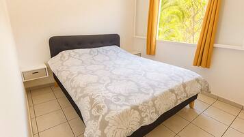 1 bedroom, desk, free WiFi, bed sheets