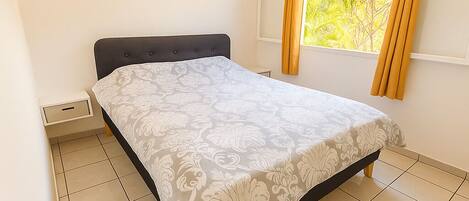 1 bedroom, desk, free WiFi, bed sheets