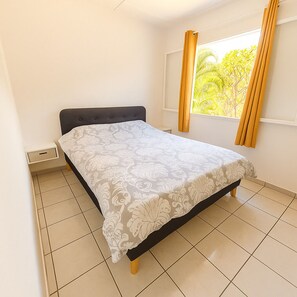 1 bedroom, desk, free WiFi, bed sheets