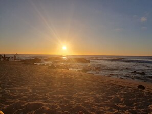 Beach nearby, sun loungers - Frangipalmier Room (Saint-Paul)