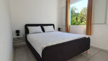 1 habitación, escritorio, wifi gratis y ropa de cama