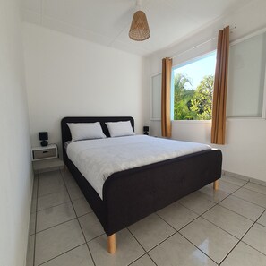 1 bedroom, desk, free WiFi, bed sheets