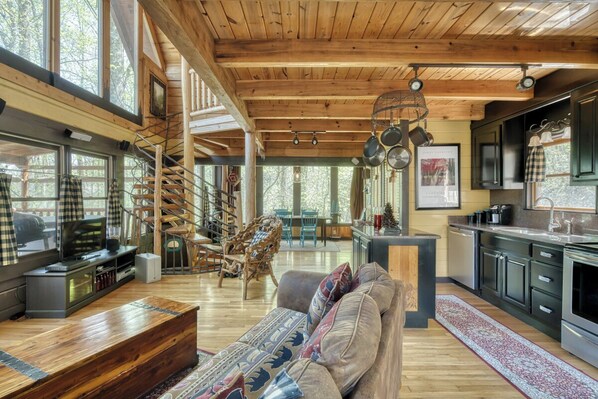 Televisión y chimenea 