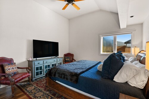 Big Sky Meadow Townhome | Hot Tub, Fireplace