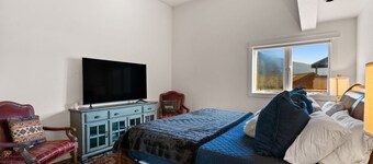 Big Sky Meadow Townhome | Hot Tub, Fireplace