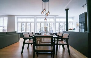 Dining - ARCHITECTURAL GEM IN LE MARAIS – STYLISH LOFT ON RUE DES ARCHIVES (Paris)