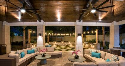 Lakeside Villa with Pool, Cinema & Games Room
