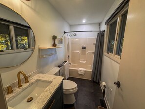 Shower, hair dryer, towels - The Nest | NEW Treetop Retreat Waynesville (Waynesville)