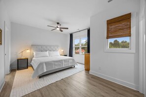 3 Schlafzimmer, Schreibtisch, Bügeleisen/Bügelbrett, WLAN
