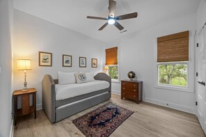 3 bedrooms, desk, iron/ironing board, WiFi