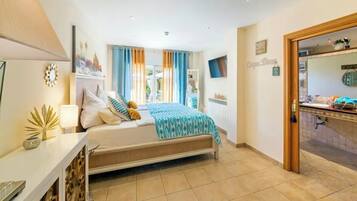 4 bedrooms, iron/ironing board, internet, bed sheets