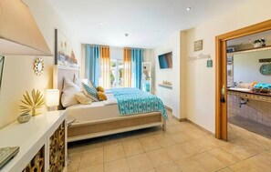 4 bedrooms, iron/ironing board, internet, bed sheets