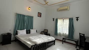 Basic Double or Twin Room | Laptop workspace, free WiFi