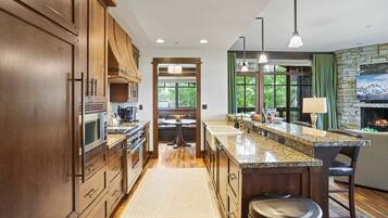 Cozinha privada | Geladeira, fogão, cafeteira/chaleira, torradeira