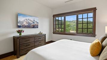 3 bedrooms, iron/ironing board, free WiFi