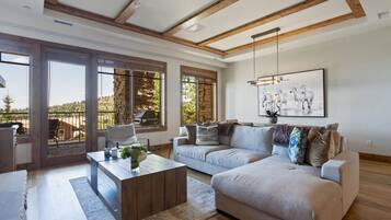 Living area | Smart TV, streaming services