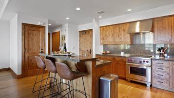 Cozinha privada | Geladeira, fogão, cafeteira/chaleira, torradeira