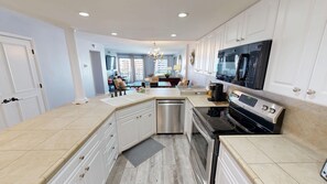 Condo, 2 Bedrooms | Private kitchen