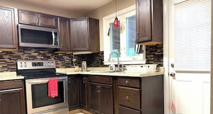 Spacious 4-Bedroom Home for Groups & Families — Minutes from Hartford