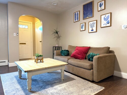 Spacious 4-Bedroom Home for Groups & Families — Minutes from Hartford