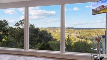 House, 4 Bedrooms | Interior