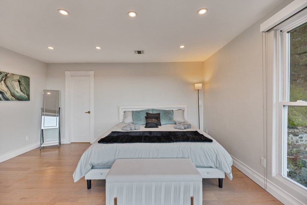 House, 4 Bedrooms | 4 bedrooms, laptop workspace, iron/ironing board, free WiFi