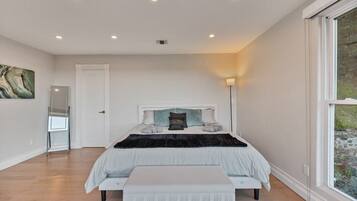 House, 4 Bedrooms | 4 bedrooms, laptop workspace, iron/ironing board, free WiFi