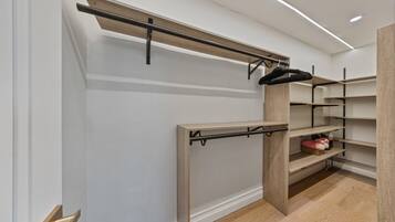 House, 4 Bedrooms | Interior