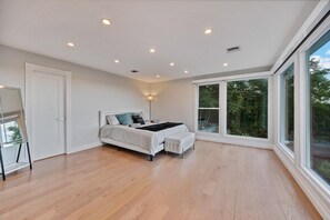 4 bedrooms, laptop workspace, iron/ironing board, free WiFi