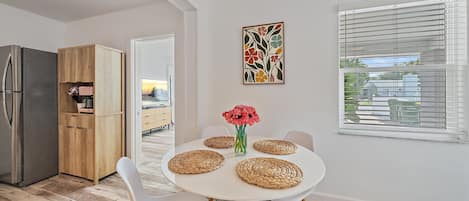 House, 4 Bedrooms | Dining