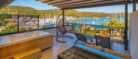 Romantische Suite, 1 Queen-Bett, Meerblick | Terrasse/Patio