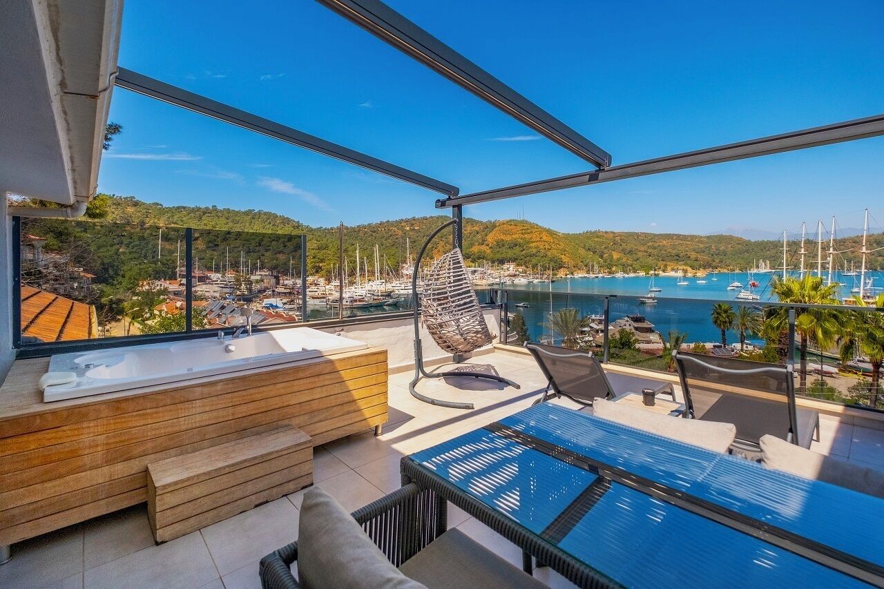 ロマンティック スイート クイーンベッド 1 台 シービュー | テラス / パティオ