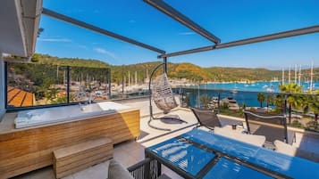 ロマンティック スイート クイーンベッド 1 台 シービュー | テラス / パティオ