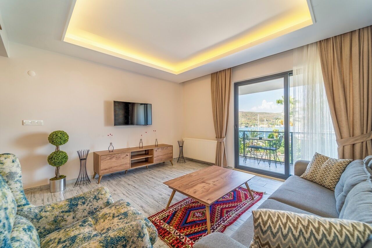 スタンダード スイート バルコニー シービュー | セーフティボックス (室内)、デスク、遮光カーテン、アイロン / アイロン台