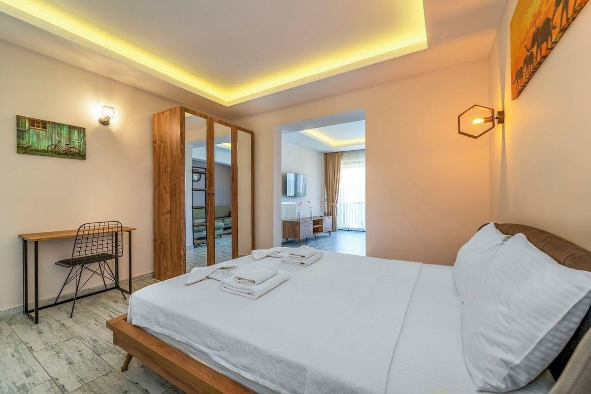 Standard Suite, 1 Queen Bed, Sea View | In-room safe, desk, blackout drapes, iron/ironing board