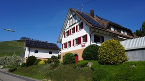 Exterior - Apartment 'Ferienwohnung Anna Durbach' with Balcony, Wi-Fi and Air Conditioning (Durbach)