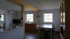 Dining - Apartment 'Ferienwohnung Anna Durbach' with Balcony, Wi-Fi and Air Conditioning (Durbach)