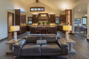 Televisión y chimenea 