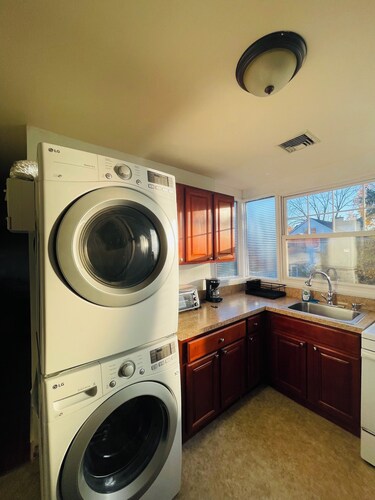 3BR 1BA Near Train Station | Monthly Deal